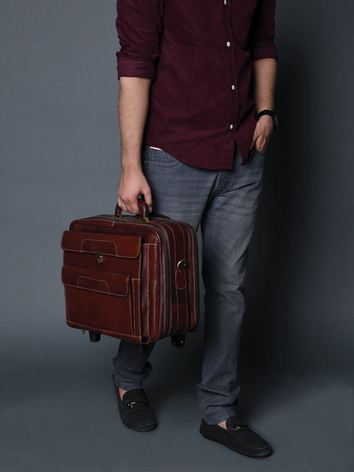Wanderer Leather Rolling Suitcase