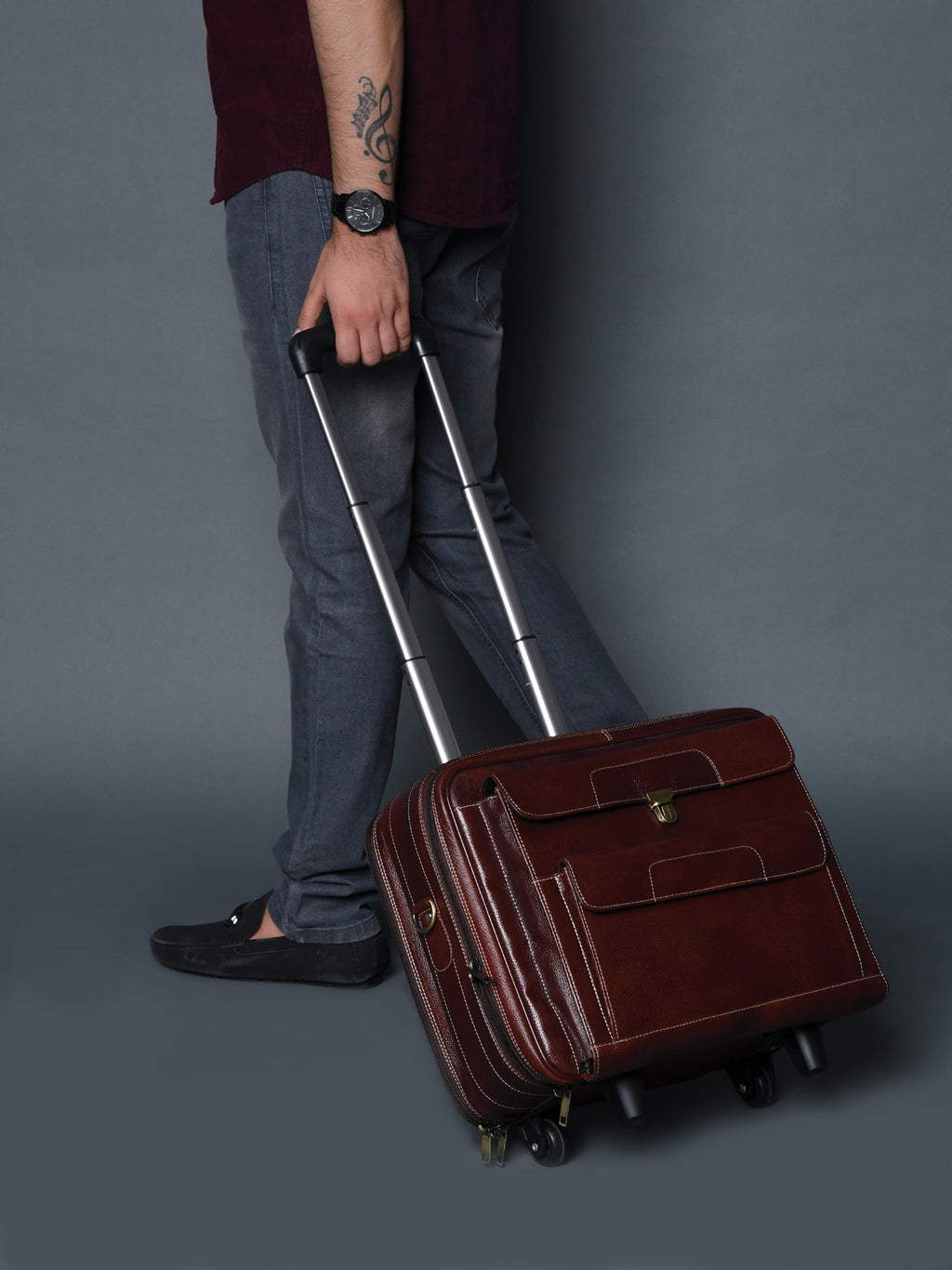 Wanderer Leather Rolling Suitcase