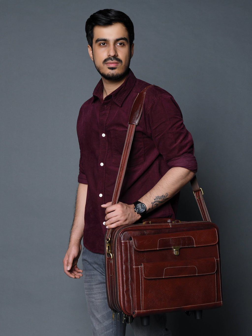 Wanderer Leather Rolling Suitcase