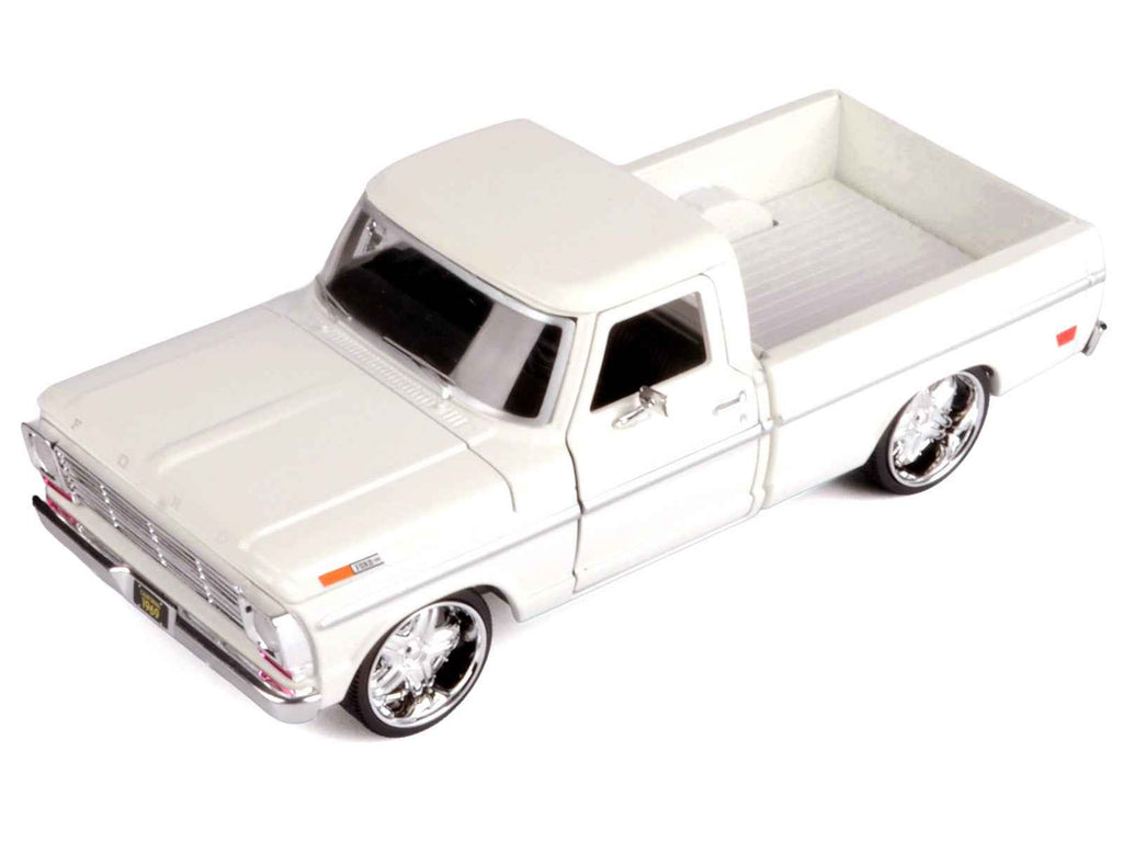 Motormax 1969 Ford F-100 Maxx Design Pickup, 1:24 — Cream
