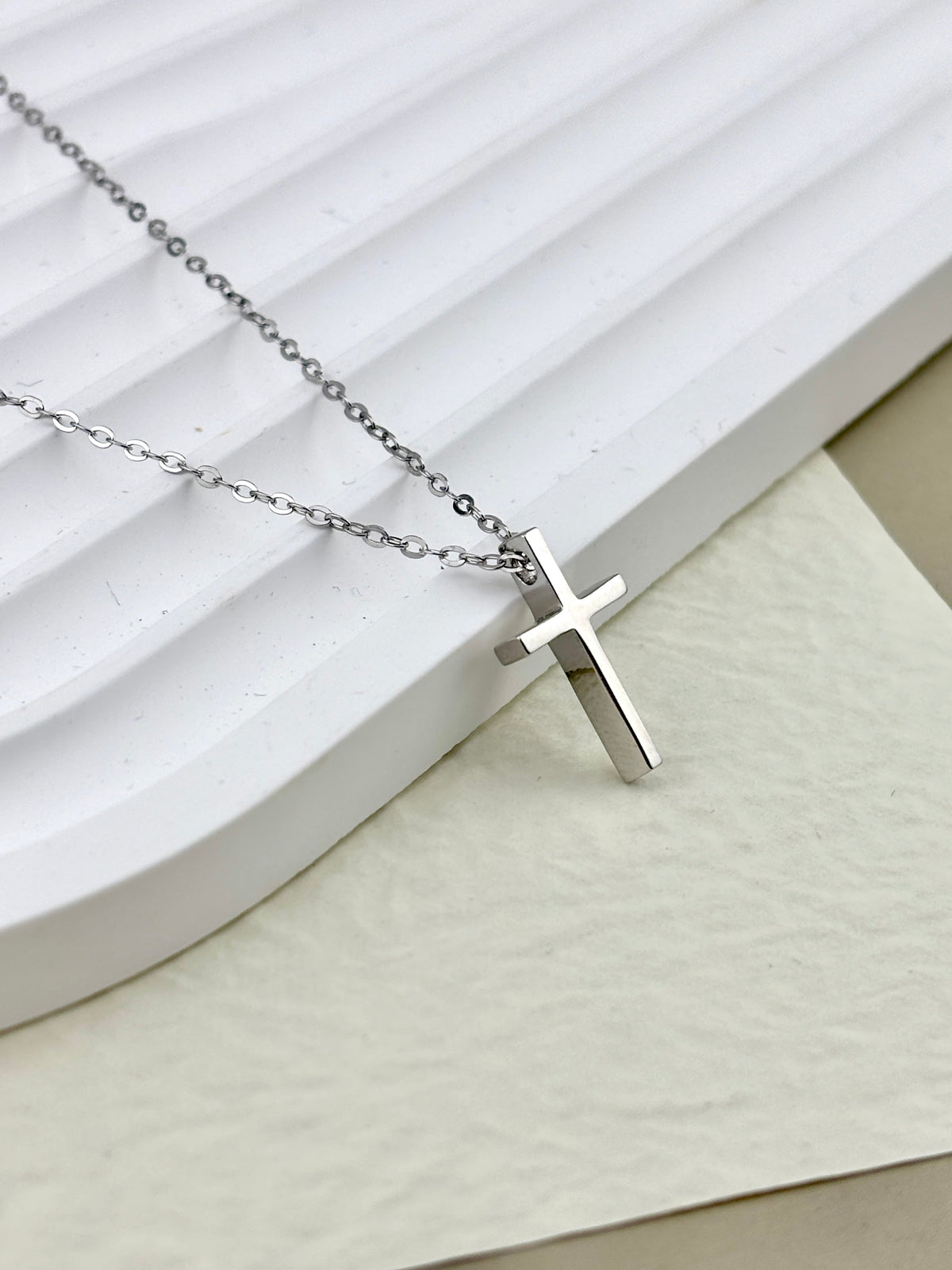 925 Sterling Silver Cross Necklace – 18-Inch Chain