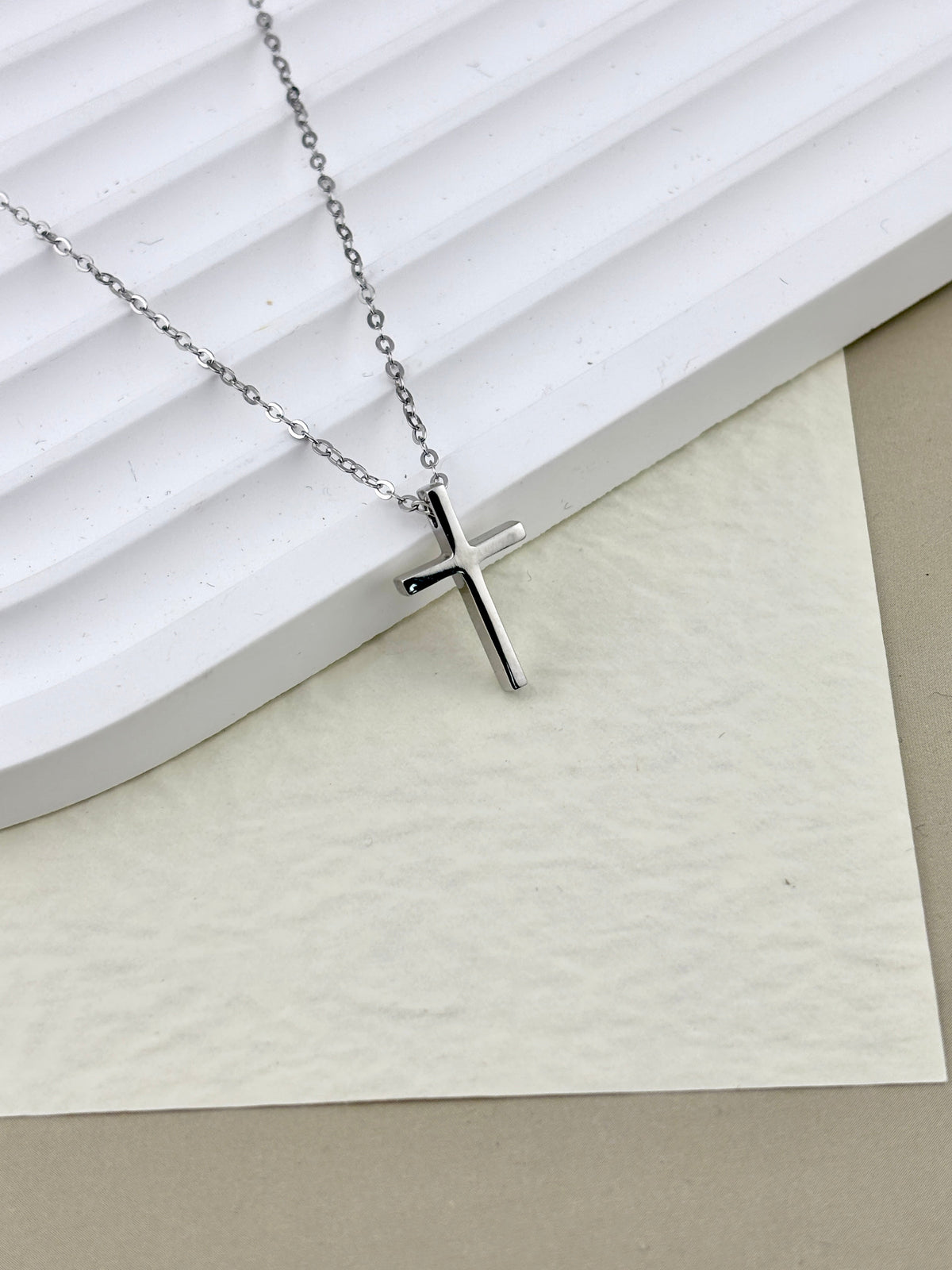 925 Sterling Silver Cross Necklace – 18-Inch Chain