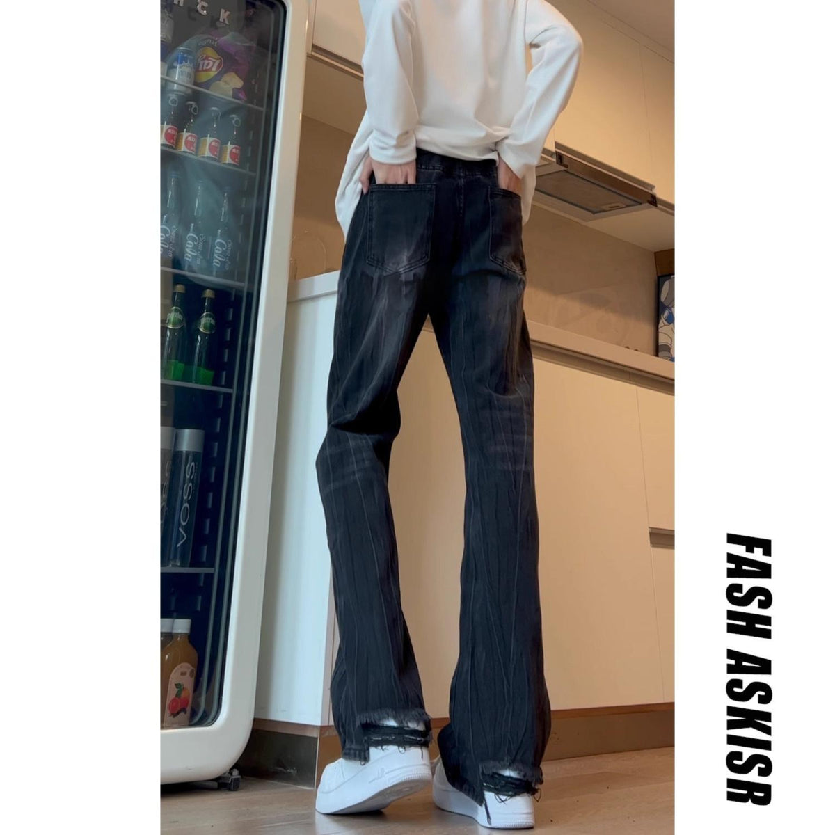 Men's Washed Straight-Leg Denim Jeans