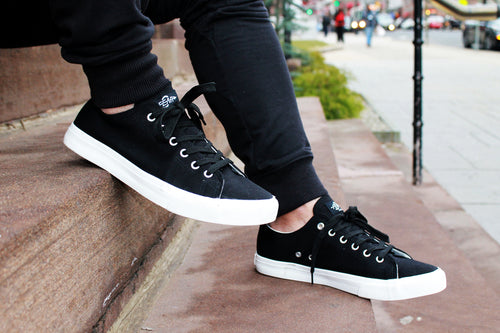 Fear0 Unisex Black & White Canvas Sneakers