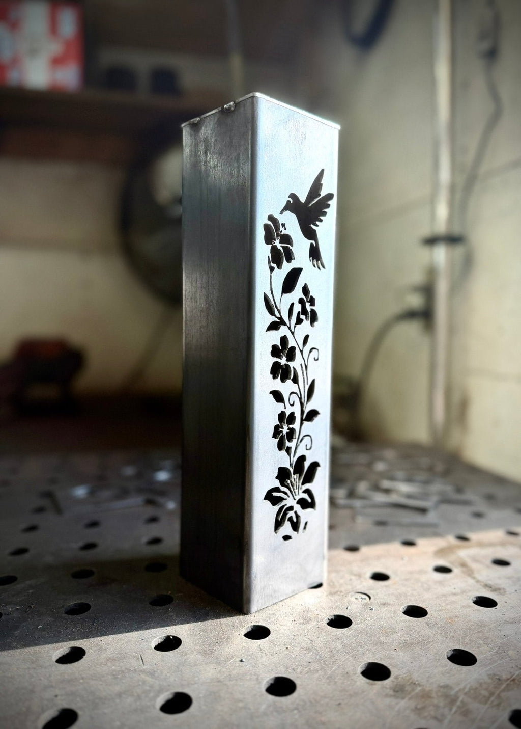 Hummingbird Solar Luminary Garden Pillar – Steel