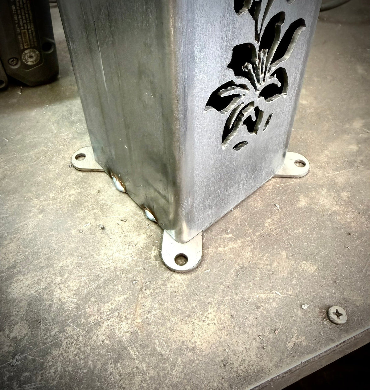 Hummingbird Solar Luminary Garden Pillar – Steel