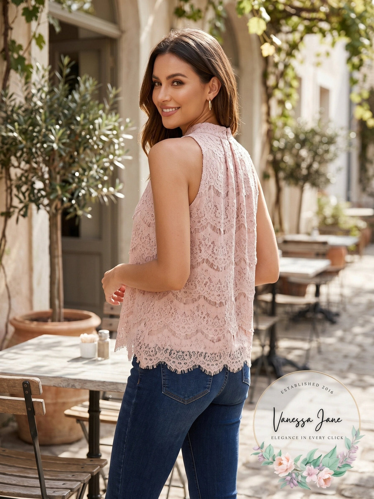 Love, Fire Juniors Sleeveless Floral Lace Top – M
