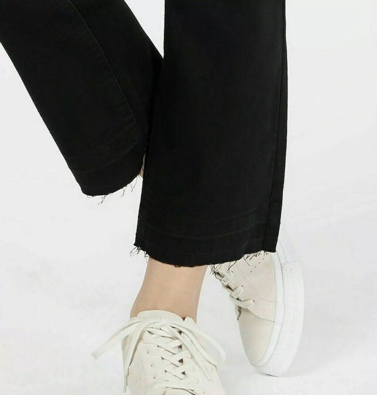 Dollhouse Juniors High-Waist Kick-Boot Jeans – Black